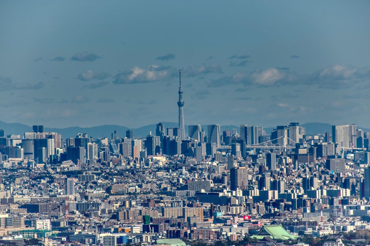 View from the Landmark Tower in Yokohama to Tokyo with the Skytree, about 32 kilometres away – companion photo by Bernhard Houy