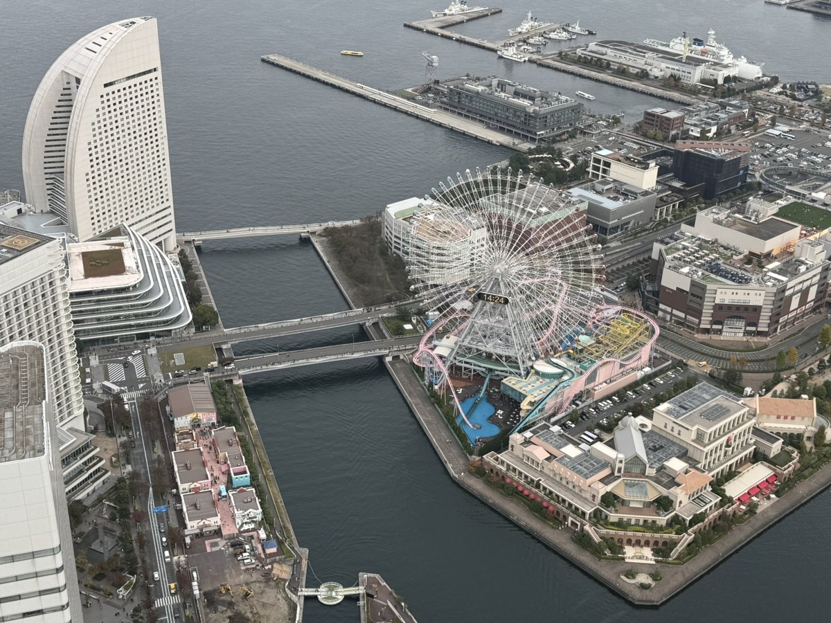 Minato Mirai and the harbour of Yokohama from above, seen from the Landmark Tower – companion photo by Bernhard Houy